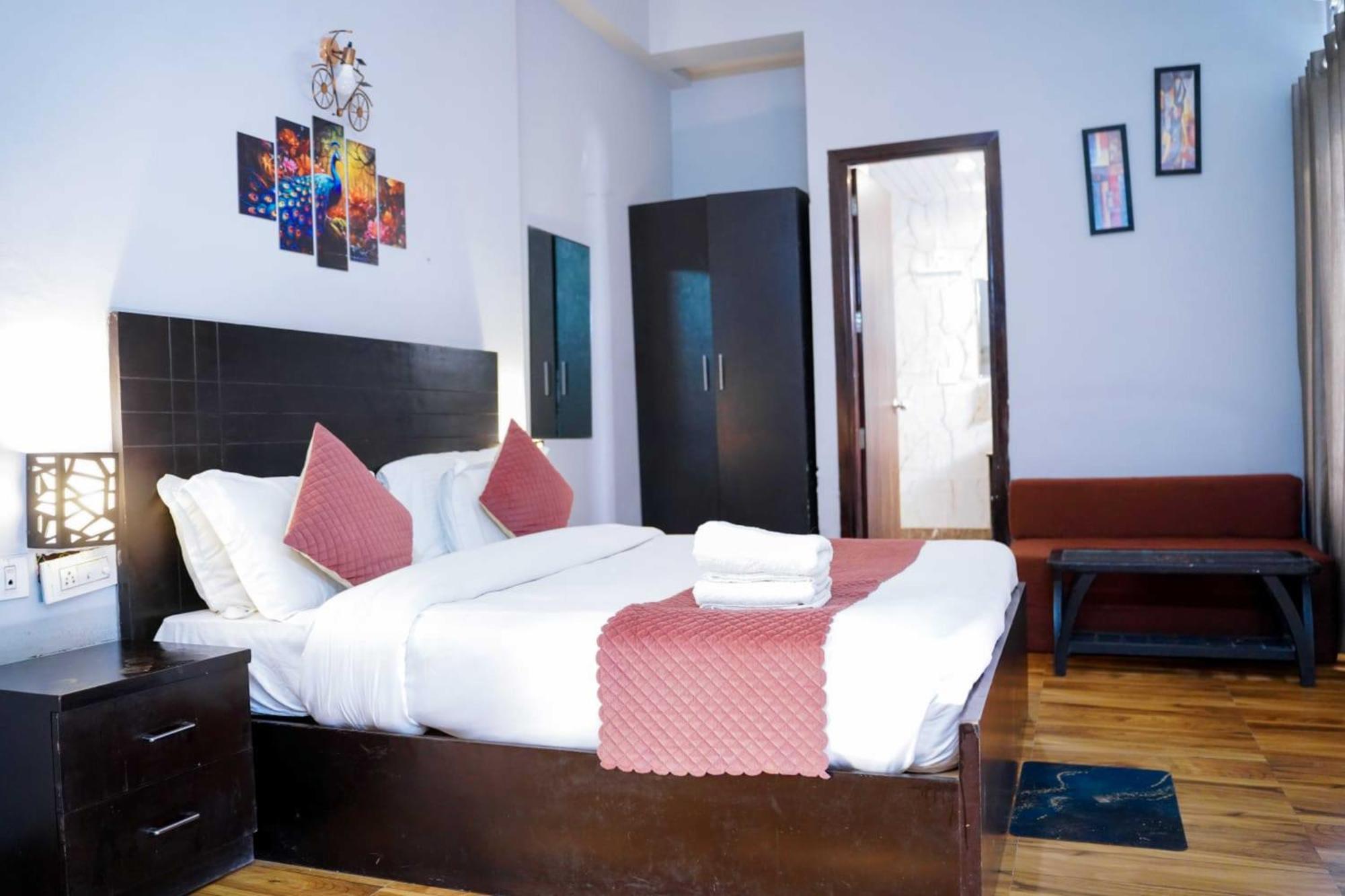 Vrindavan Dreams Hotel And Suites Luaran gambar