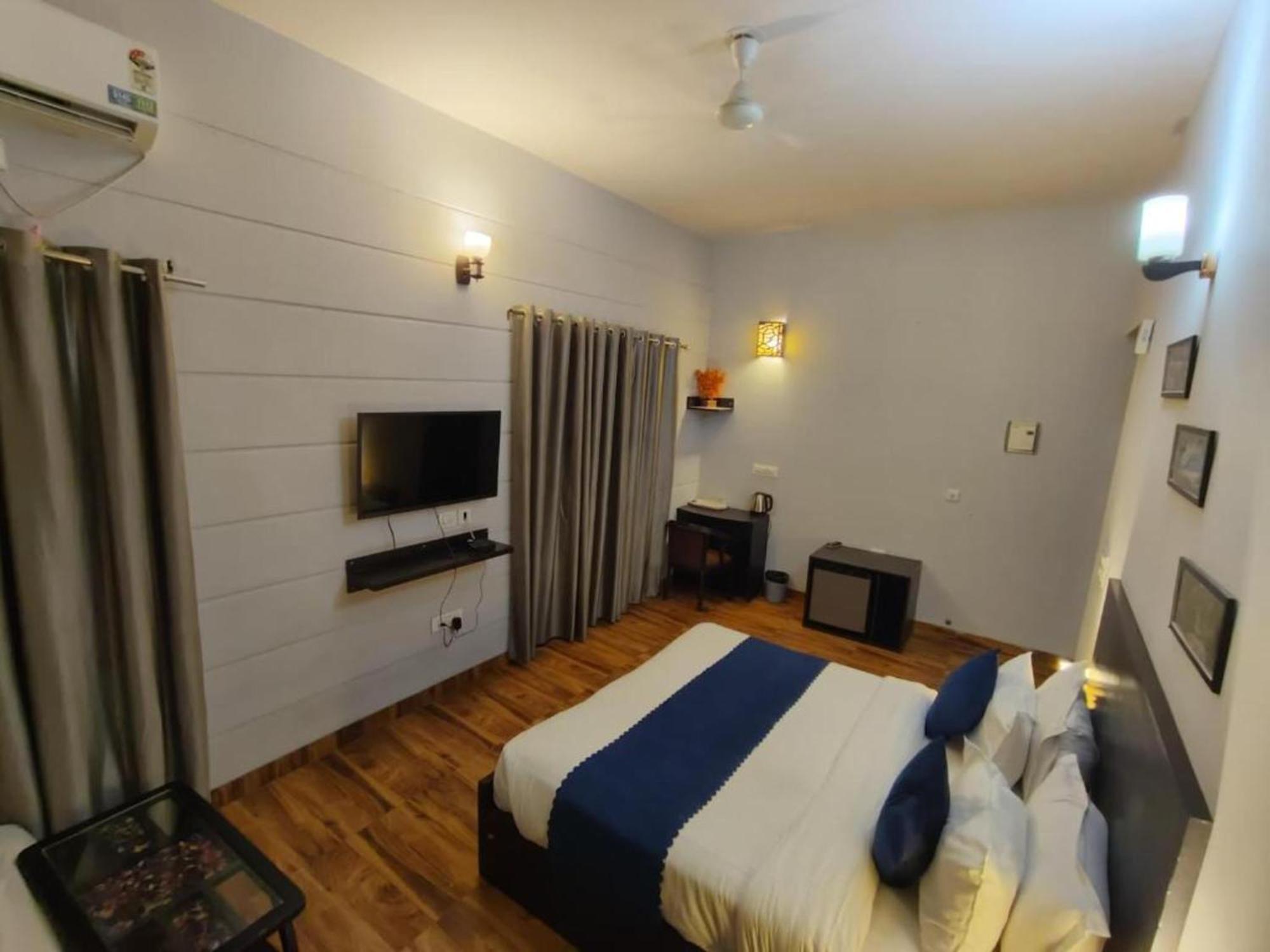Vrindavan Dreams Hotel And Suites Luaran gambar