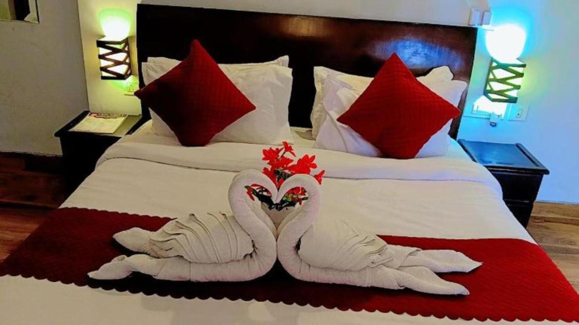 Vrindavan Dreams Hotel And Suites Luaran gambar