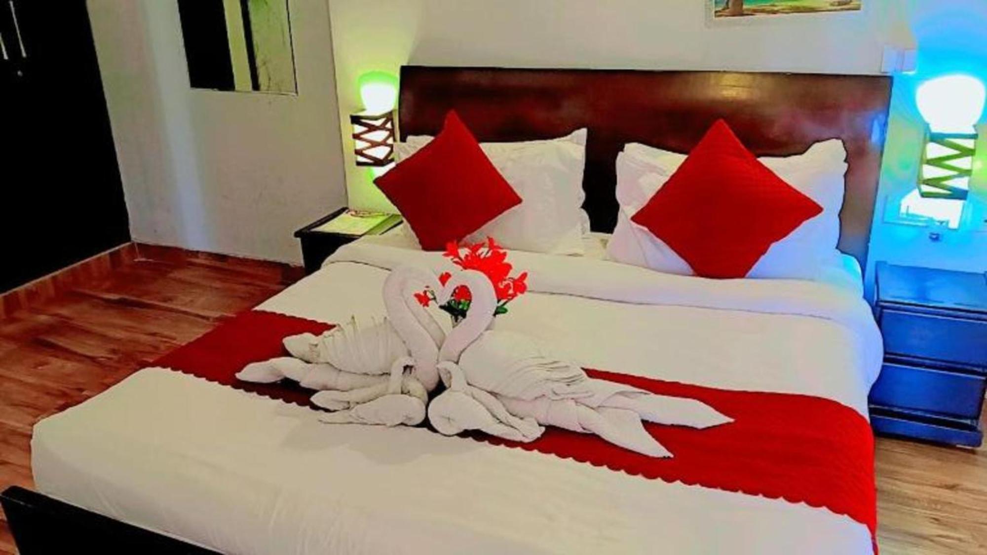 Vrindavan Dreams Hotel And Suites Luaran gambar