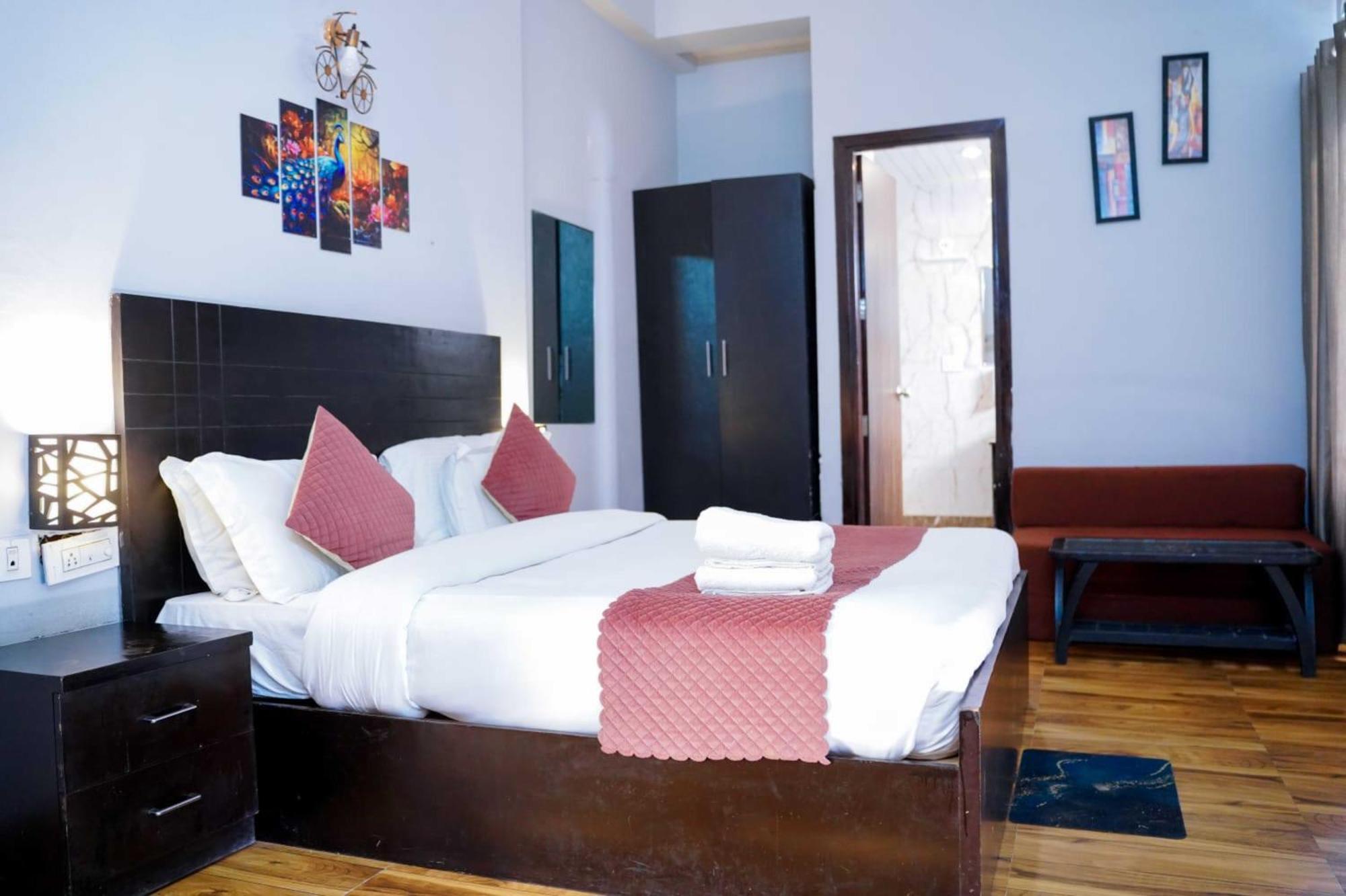 Vrindavan Dreams Hotel And Suites Luaran gambar