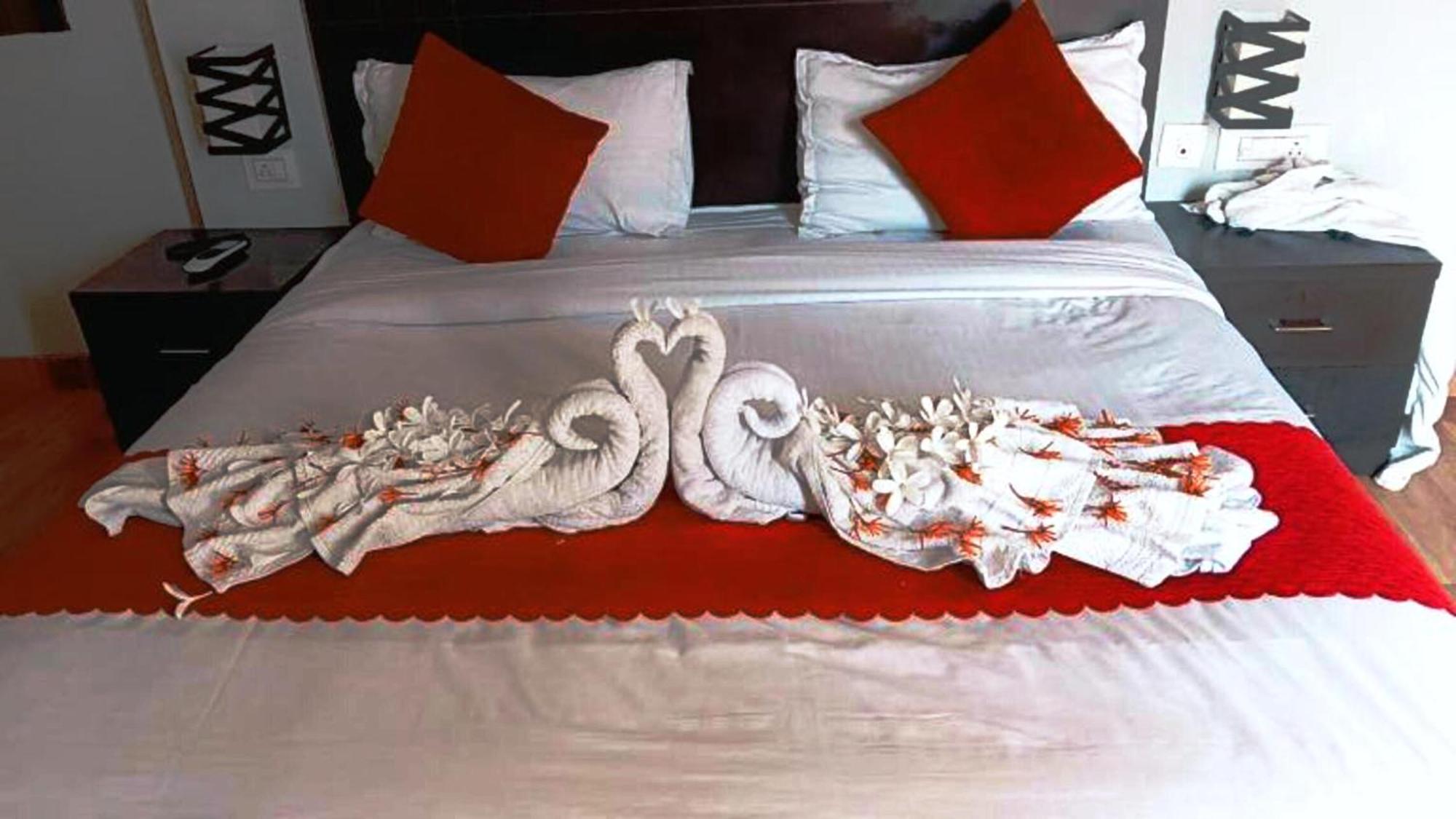 Vrindavan Dreams Hotel And Suites Luaran gambar
