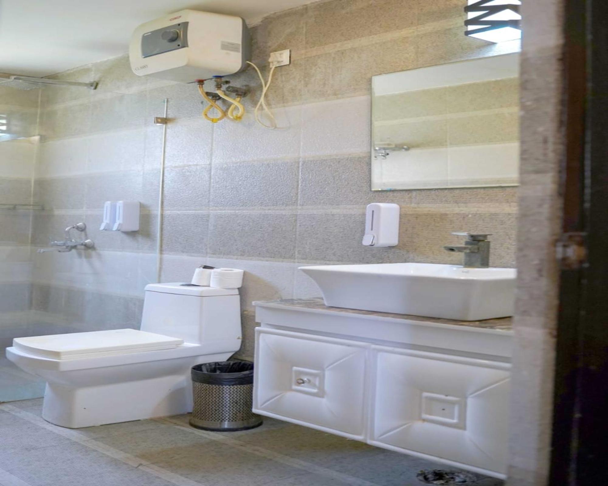 Vrindavan Dreams Hotel And Suites Luaran gambar