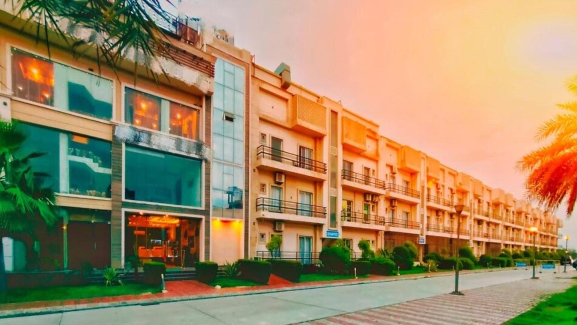 Vrindavan Dreams Hotel And Suites Luaran gambar