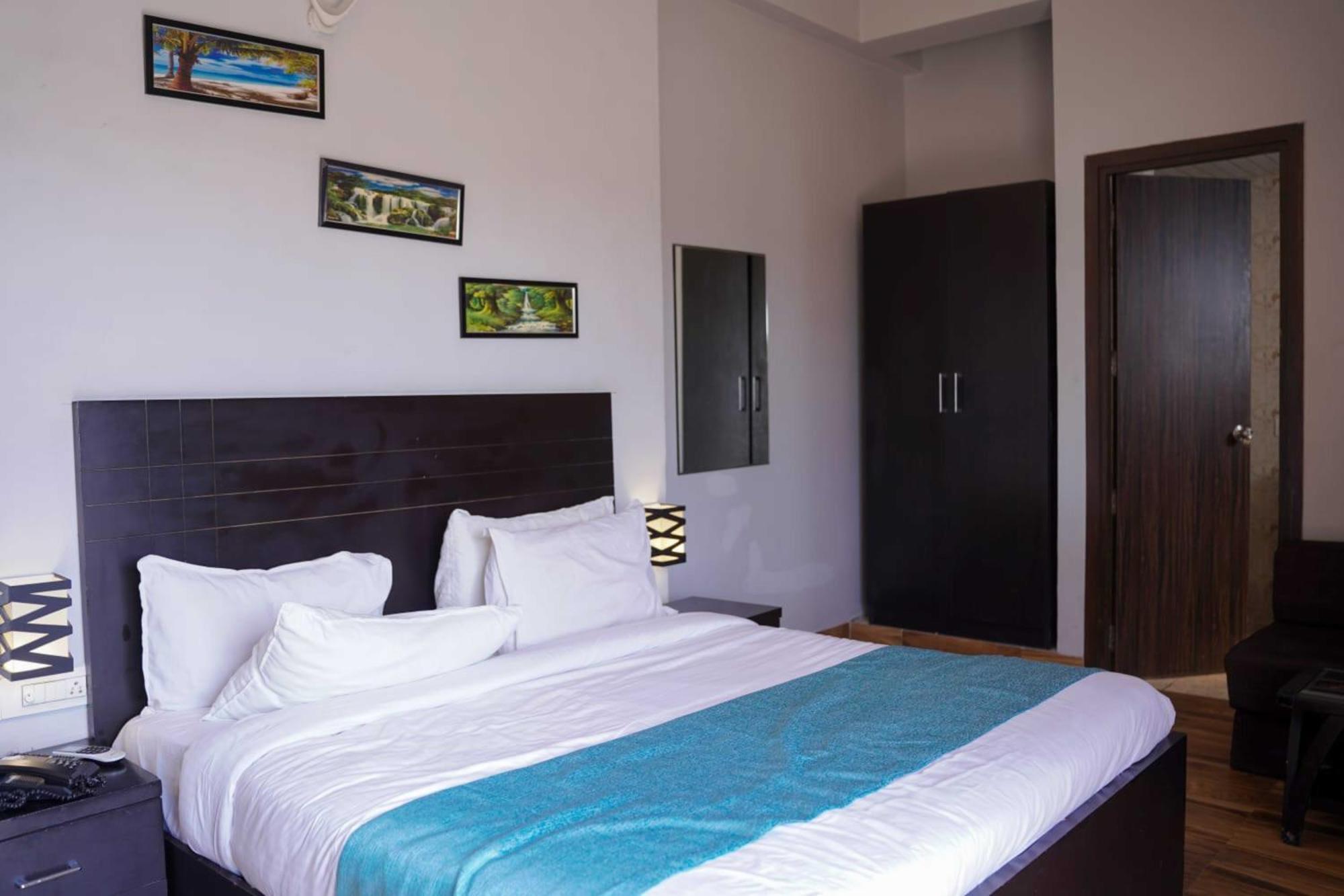 Vrindavan Dreams Hotel And Suites Luaran gambar