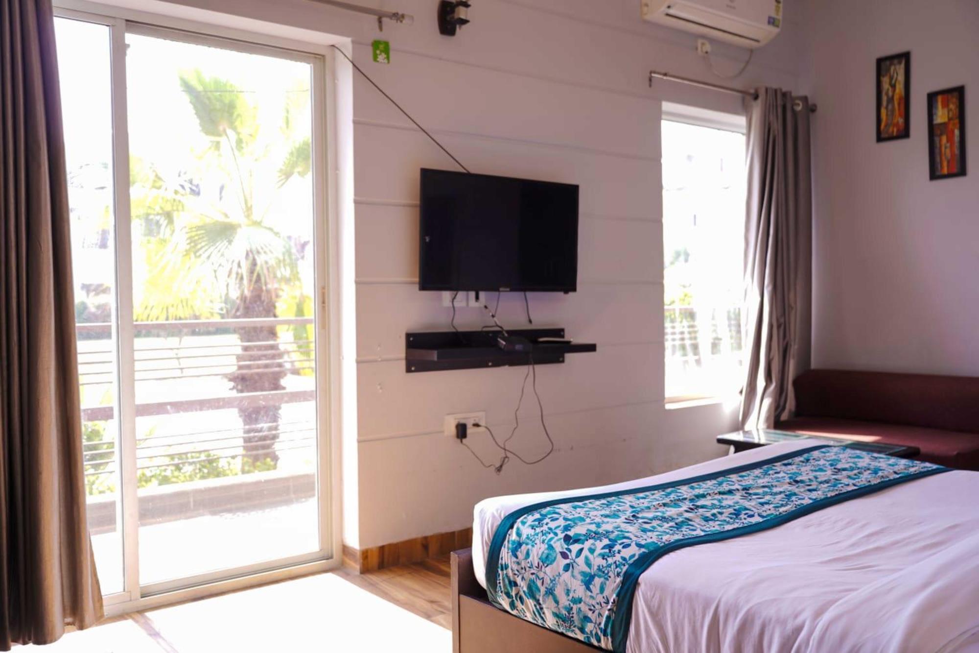 Vrindavan Dreams Hotel And Suites Luaran gambar