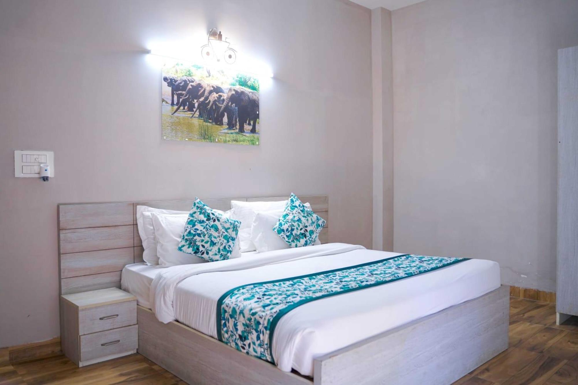 Vrindavan Dreams Hotel And Suites Luaran gambar